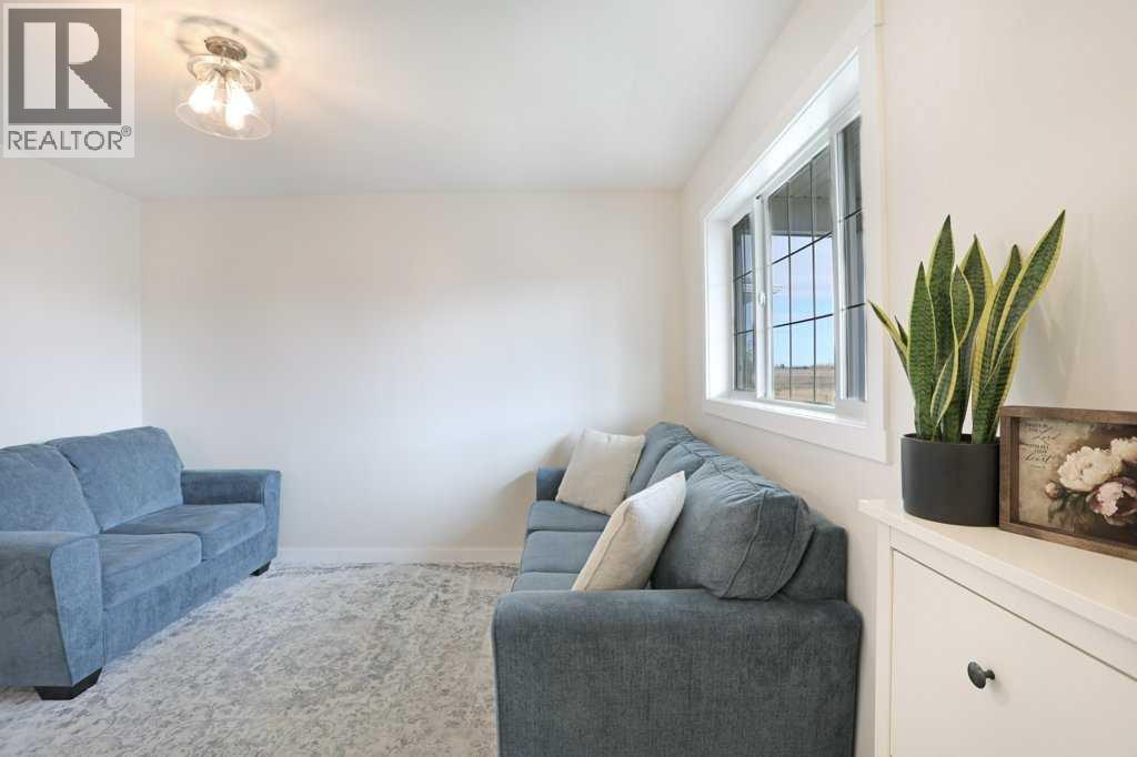 367 16 Street E Property Photo 2