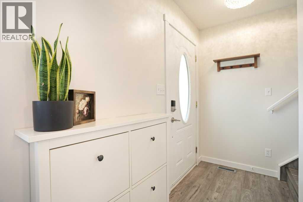 367 16 Street E Property Photo 4