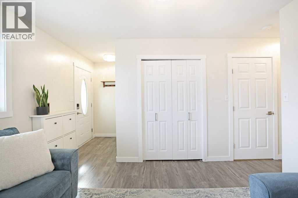 367 16 Street E Property Photo 5