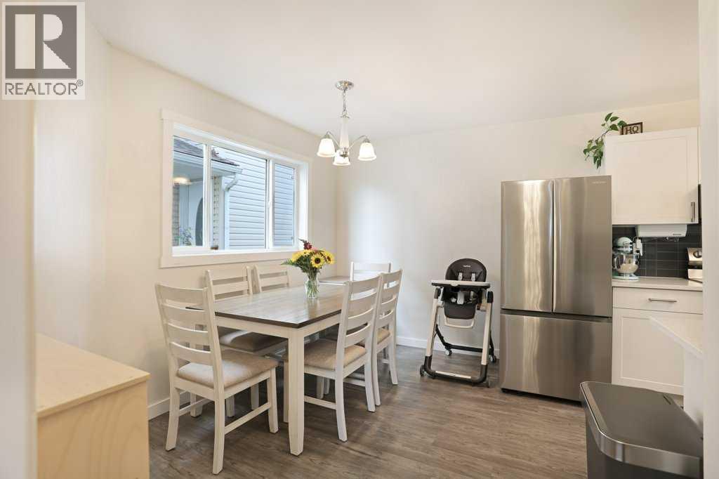 367 16 Street E Property Photo 6