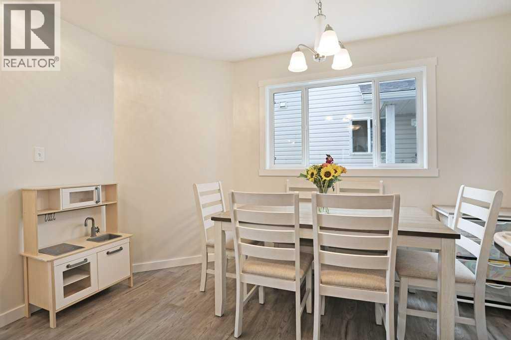 367 16 Street E Property Photo 7