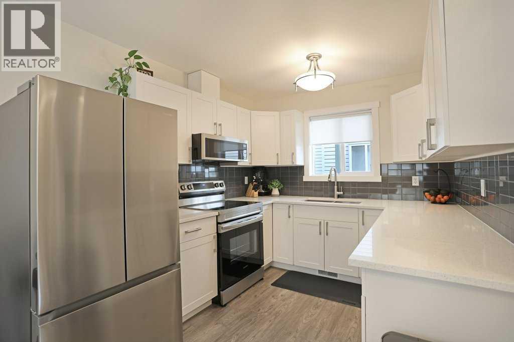 367 16 Street E Property Photo 8