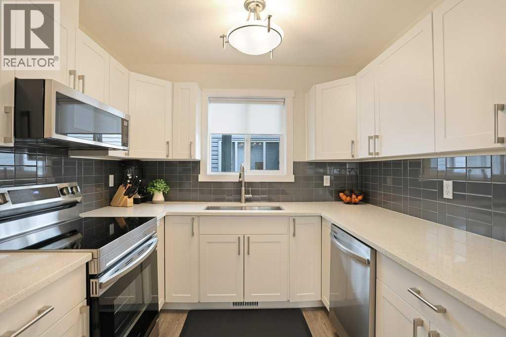 367 16 Street E Property Photo 9