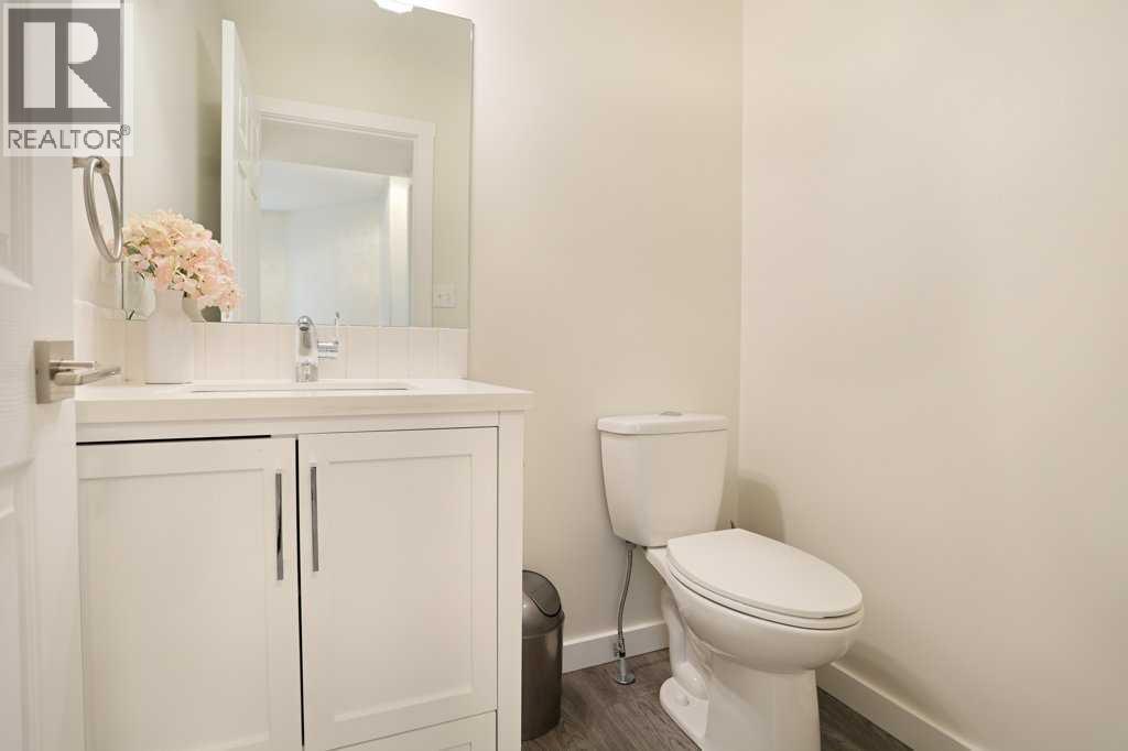 367 16 Street E Property Photo 12
