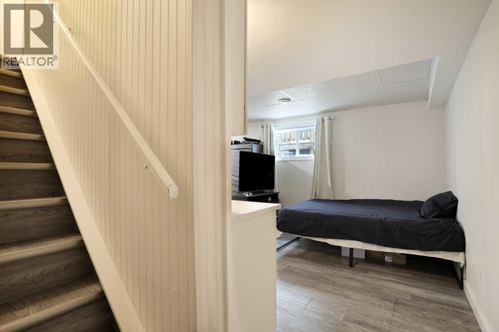 367 16 Street E Property Photo 14