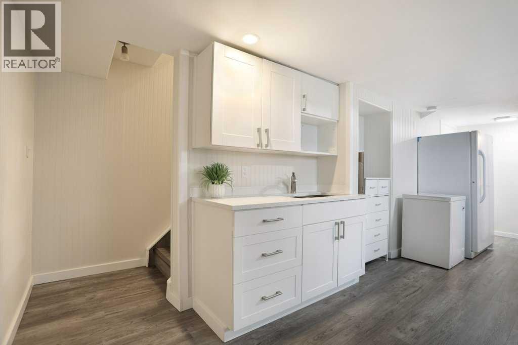 367 16 Street E Property Photo 15