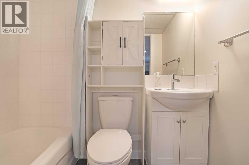 367 16 Street E Property Photo 18