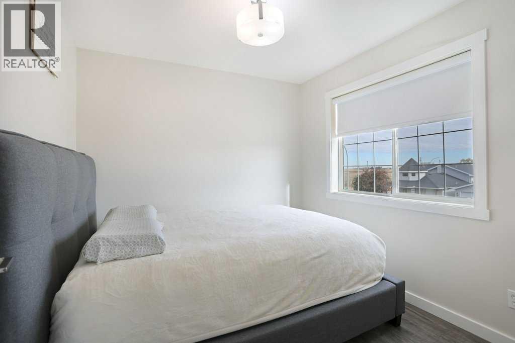 367 16 Street E Property Photo 20