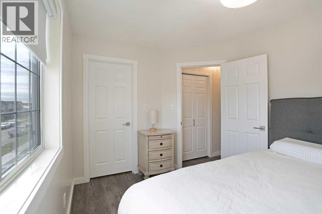 367 16 Street E Property Photo 21