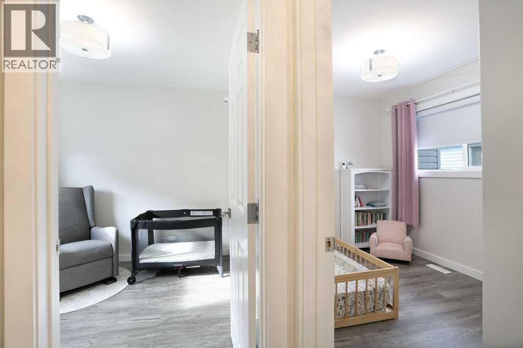 367 16 Street E Property Photo 22