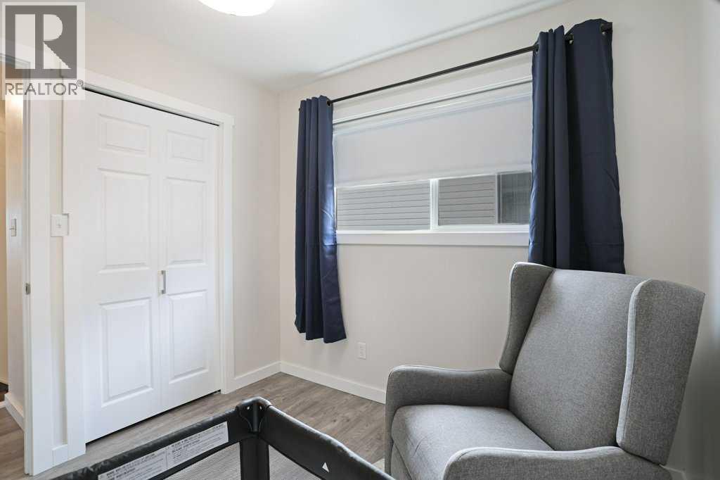 367 16 Street E Property Photo 23