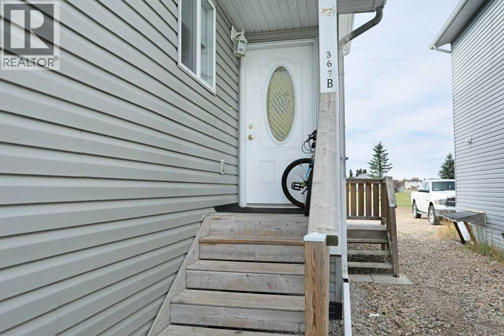 367 16 Street E Property Photo 26