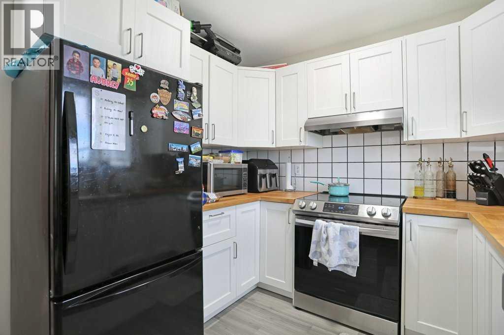 367 16 Street E Property Photo 28