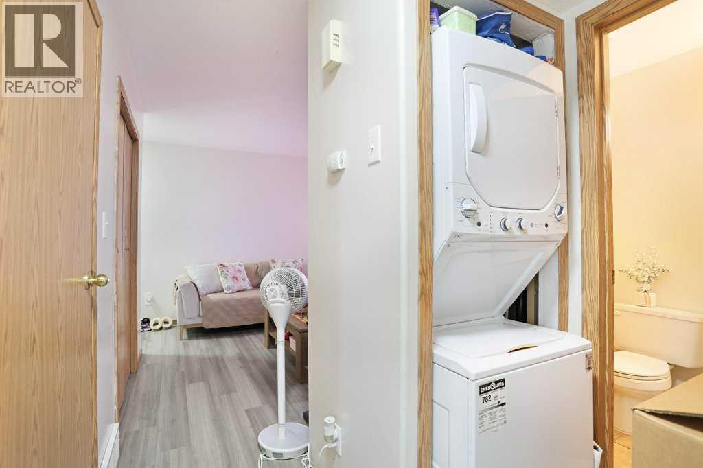 367 16 Street E Property Photo 29