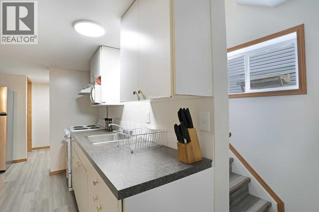 367 16 Street E Property Photo 32
