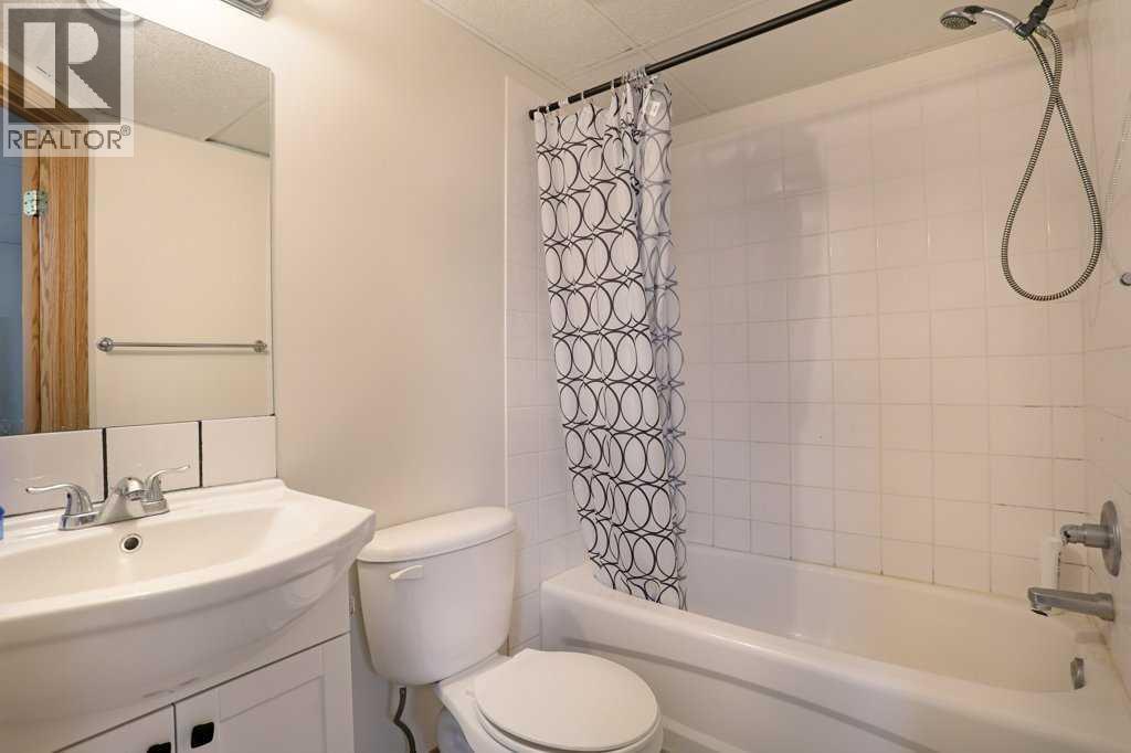 367 16 Street E Property Photo 34