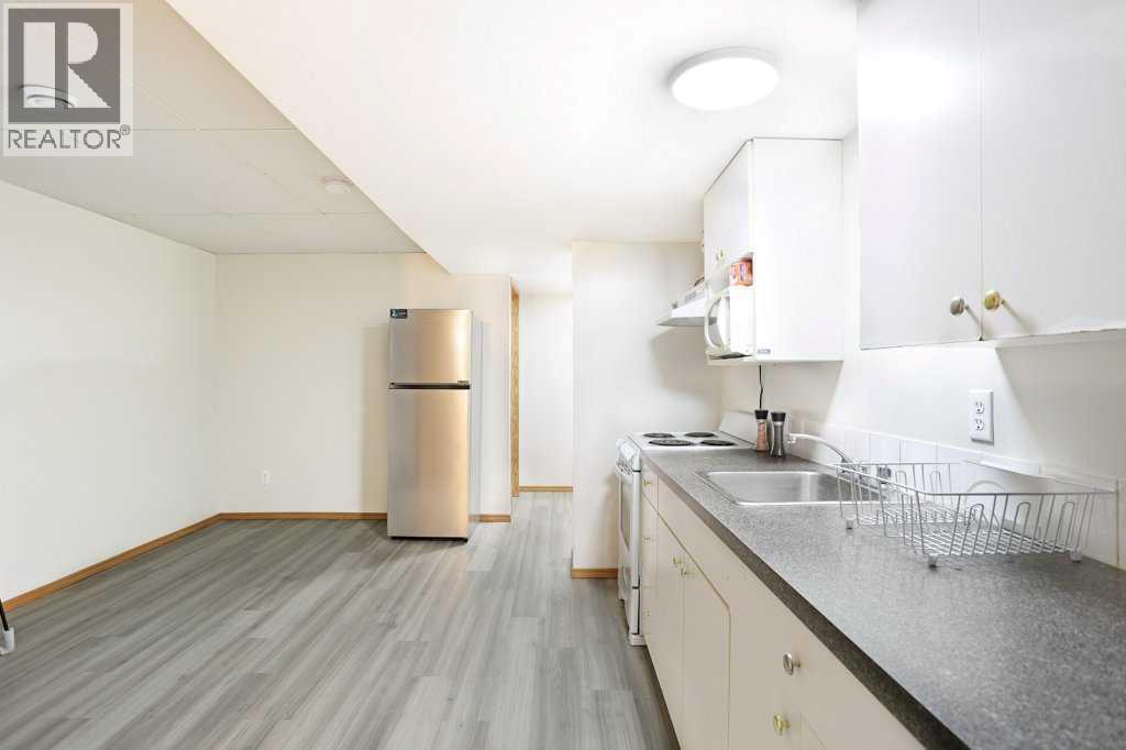 367 16 Street E Property Photo 35