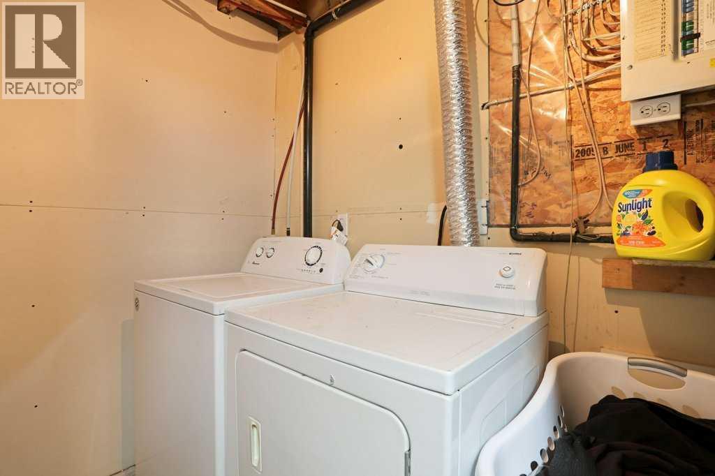 367 16 Street E Property Photo 36