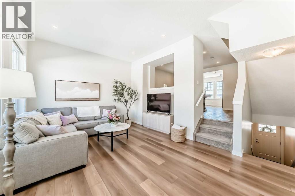 272 Cranbrook Square Se Property Photo 2