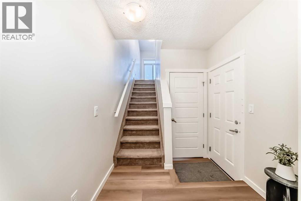 272 Cranbrook Square Se Property Photo 7