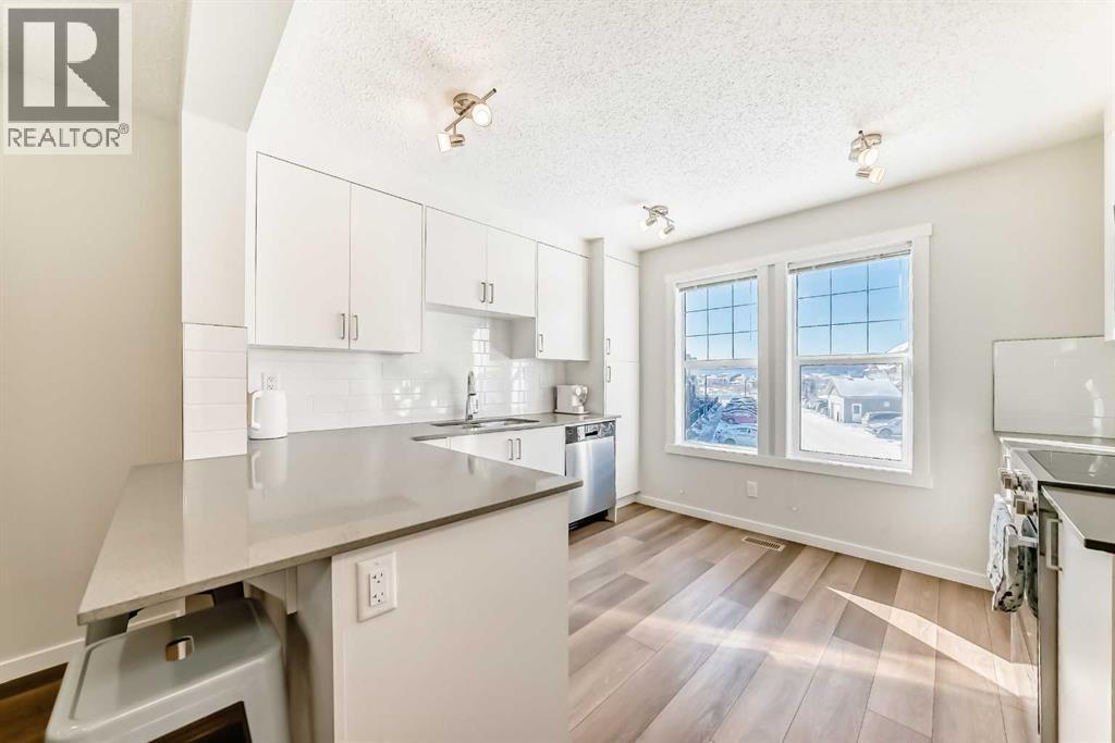 272 Cranbrook Square Se Property Photo 9