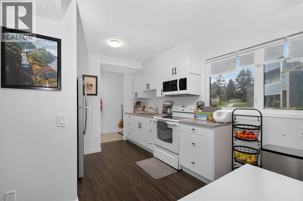 406 Blackthorn Road Northeast Property Photo 13