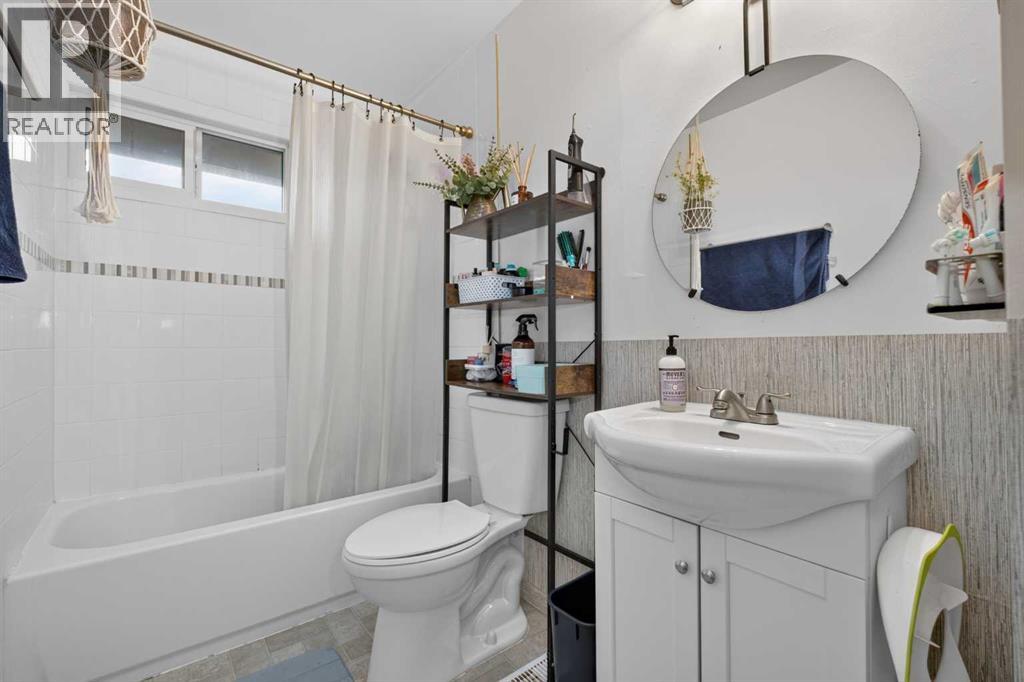 406 Blackthorn Road Northeast Property Photo 25