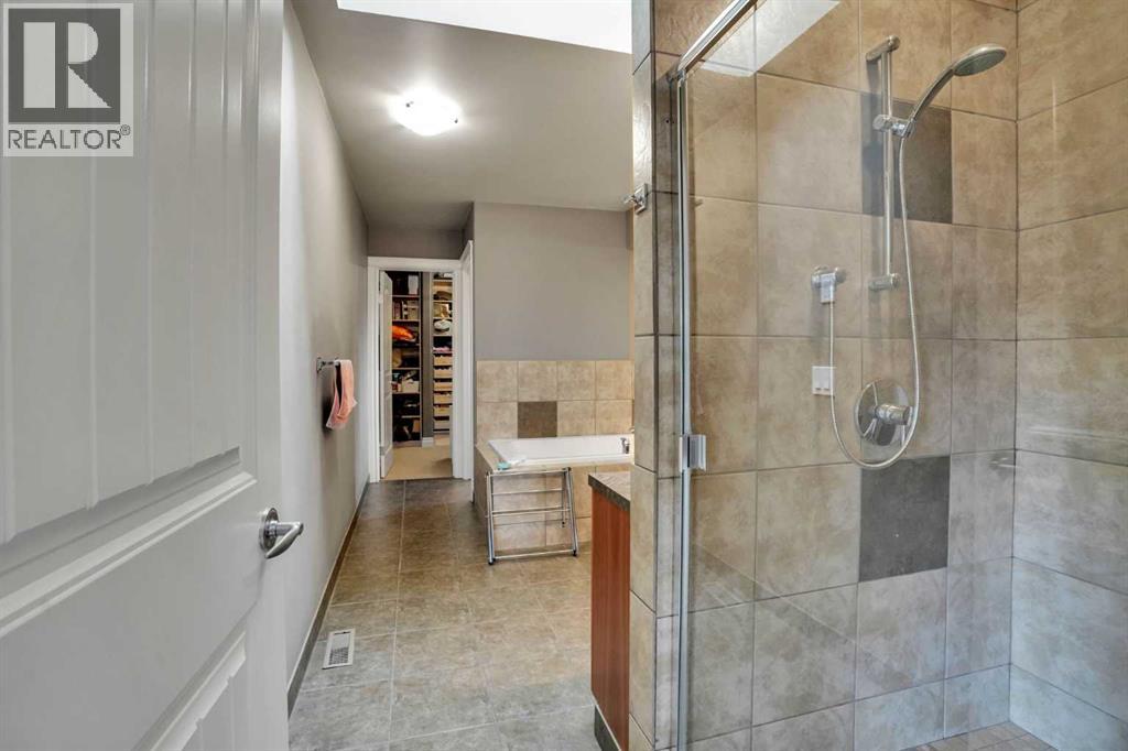 137 11 Avenue Nw Property Photo 22