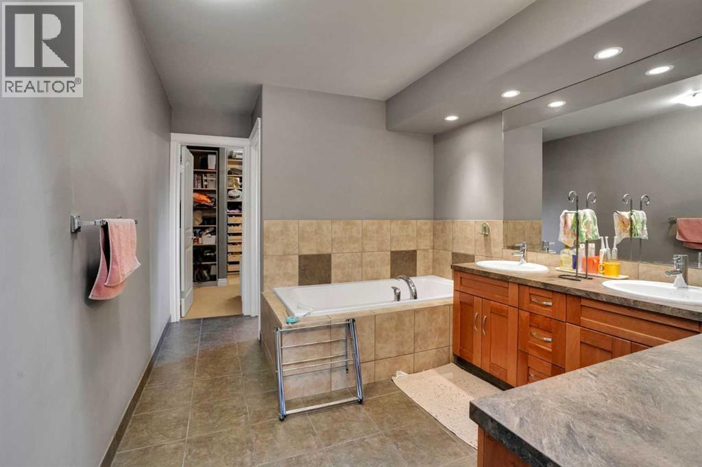 137 11 Avenue Nw Property Photo 23