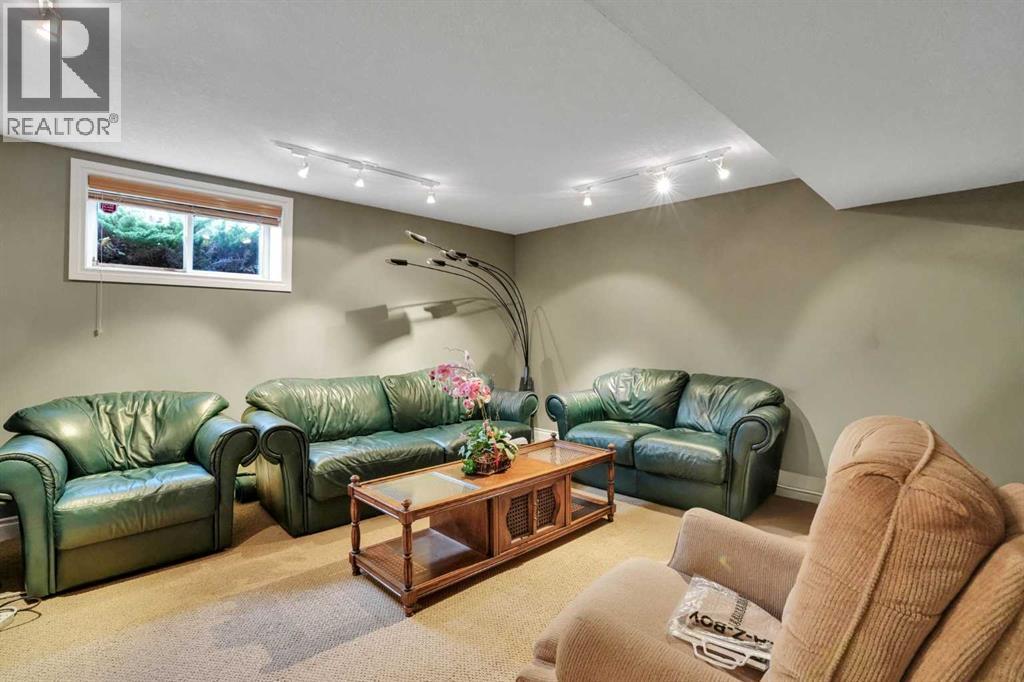 137 11 Avenue Nw Property Photo 30