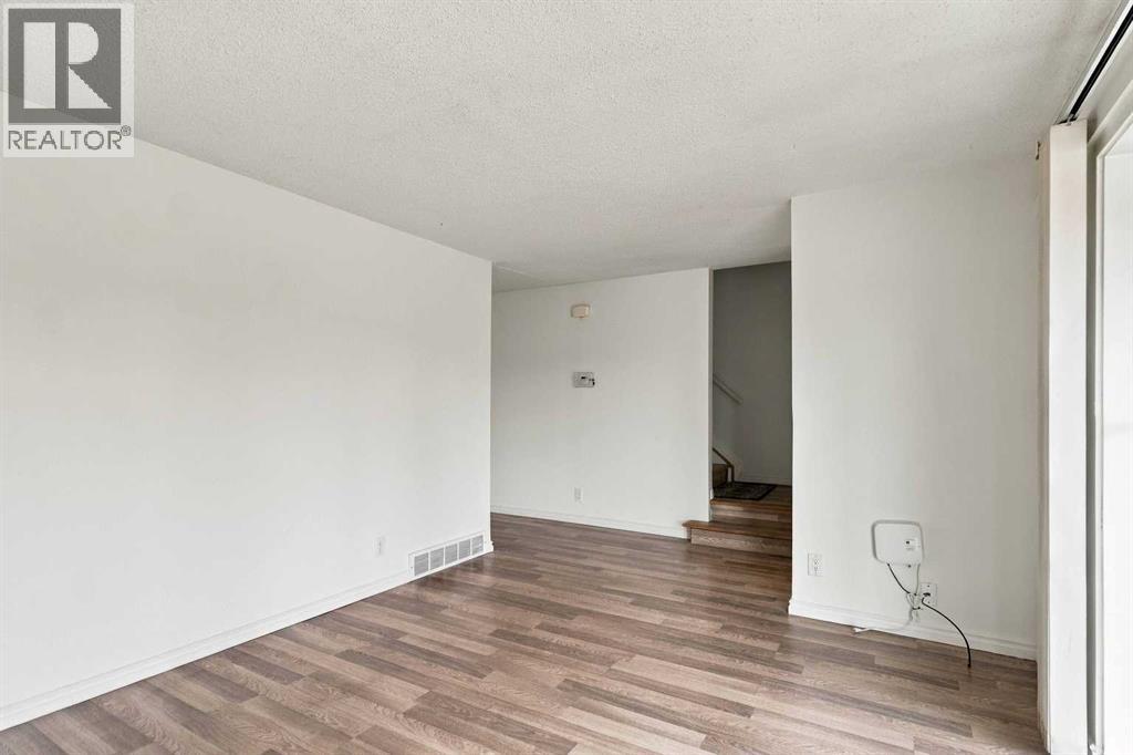 7 Pond Crescent Property Photo 8