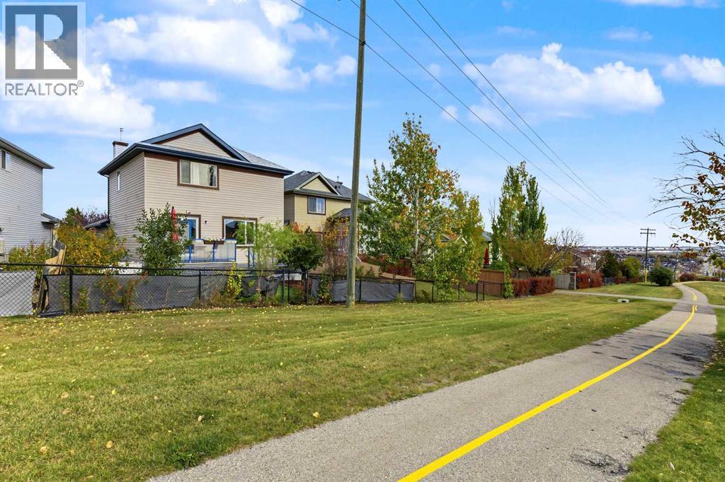 279 Panamount Hill Nw Property Photo 2