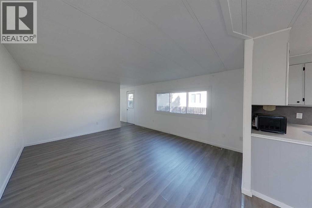 301 8 Street Sw Property Photo 5