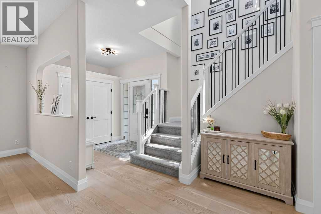 214 Cranleigh View Se Property Photo 4