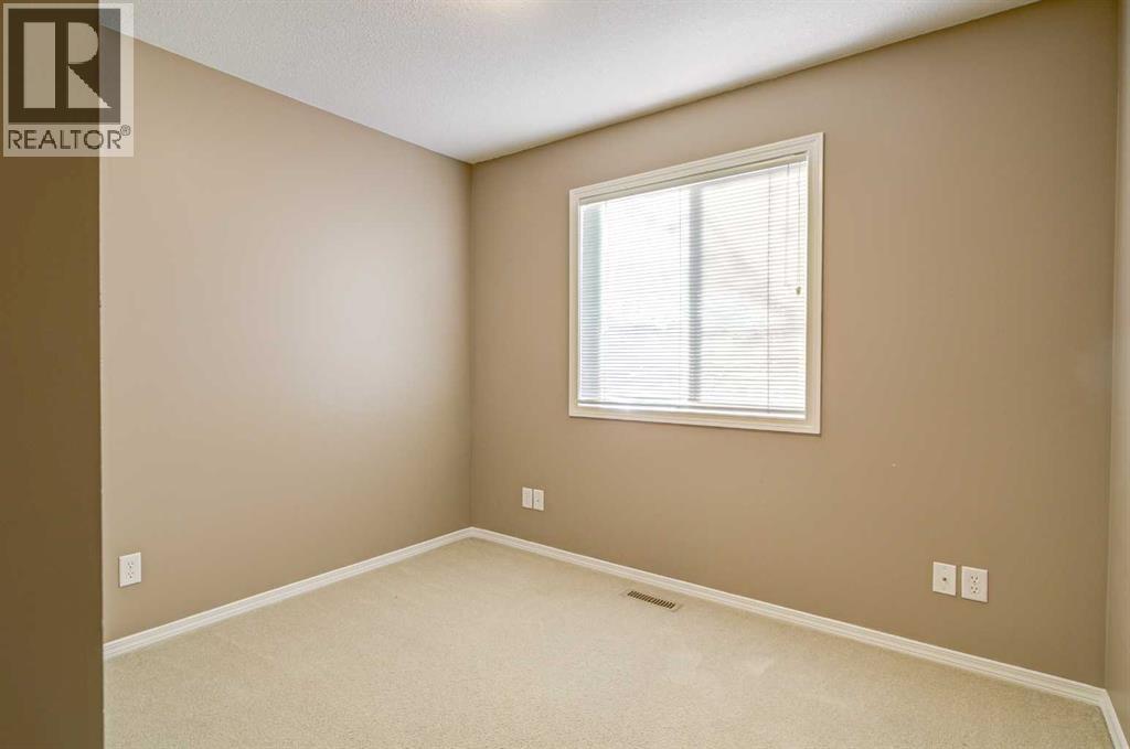 105 Silkstone Road West Property Photo 14
