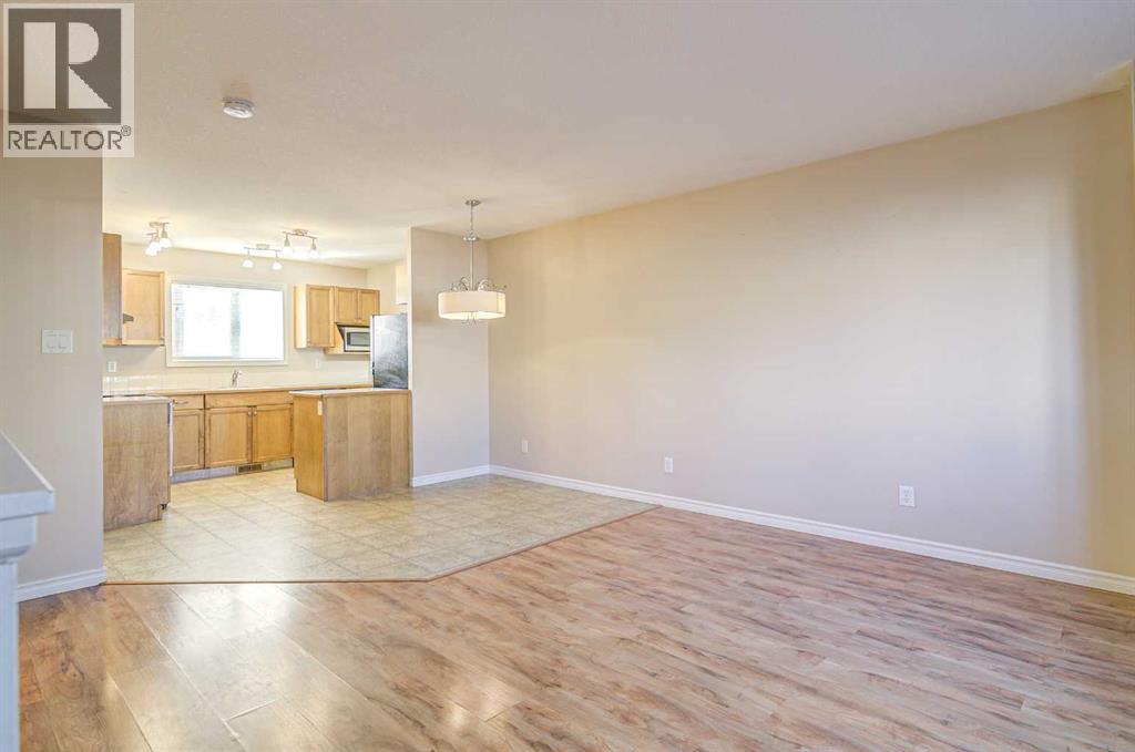 105 Silkstone Road West Property Photo 17