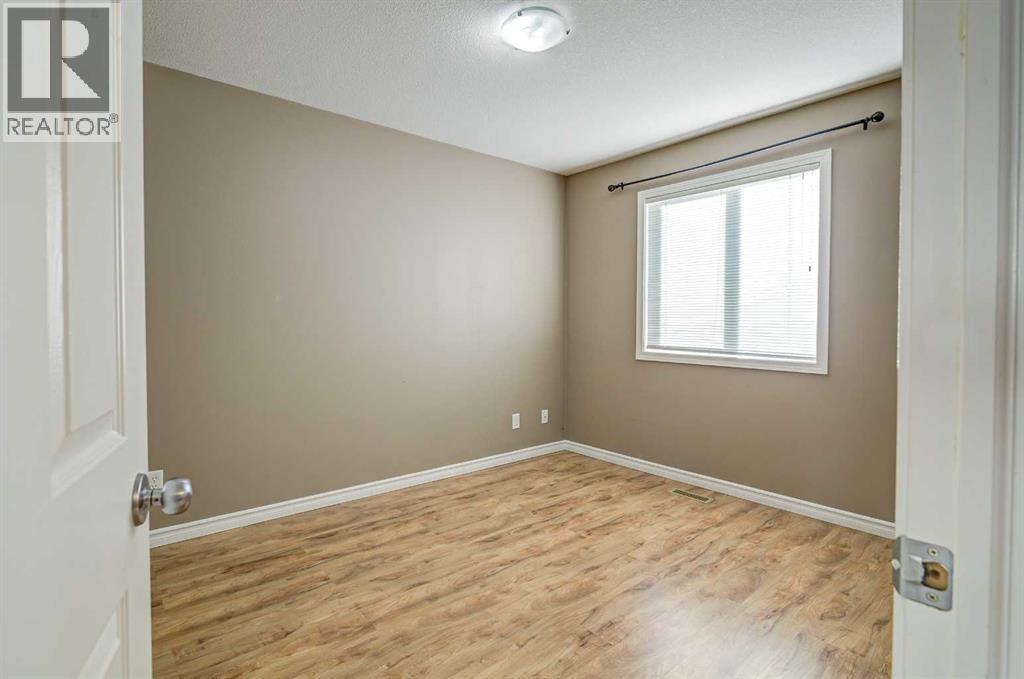 105 Silkstone Road West Property Photo 34