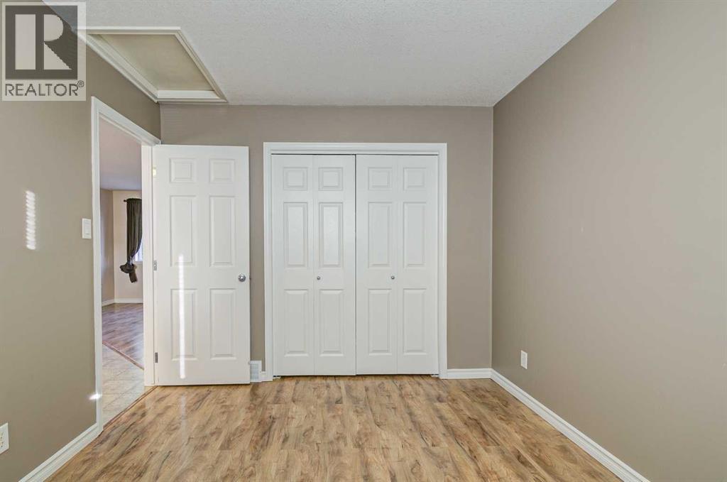 105 Silkstone Road West Property Photo 35