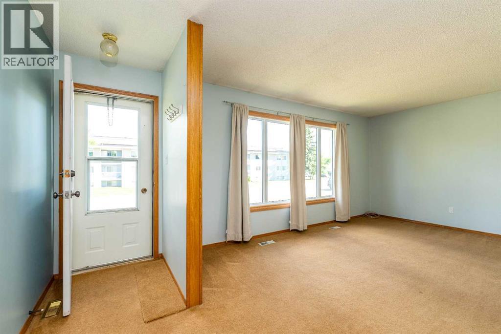3408 52 Avenue Property Photo 3