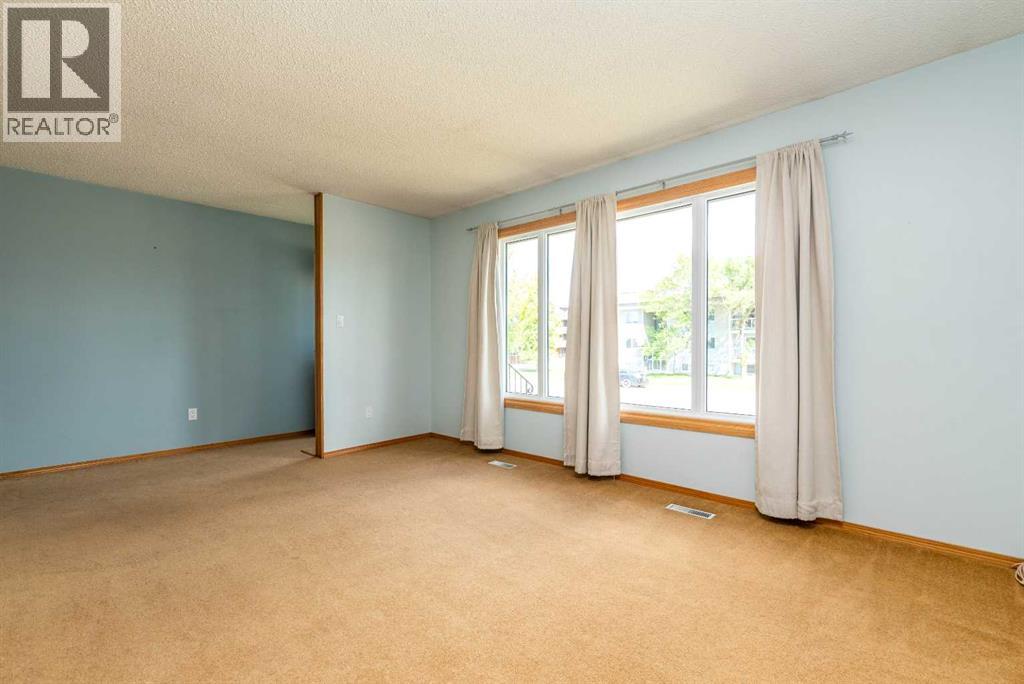 3408 52 Avenue Property Photo 4