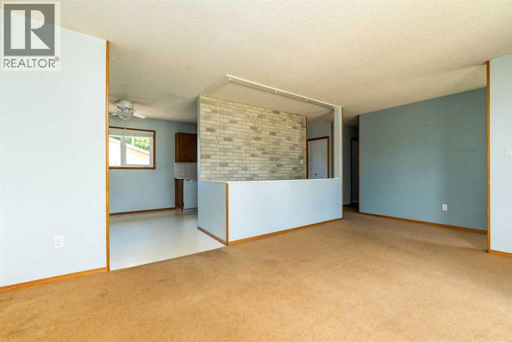 3408 52 Avenue Property Photo 5