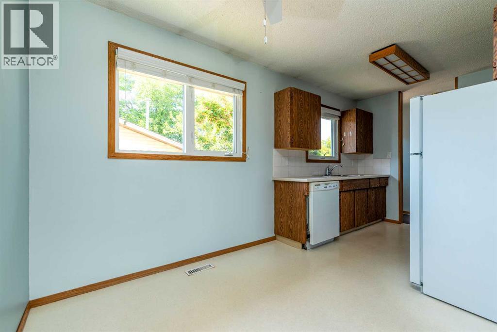 3408 52 Avenue Property Photo 6