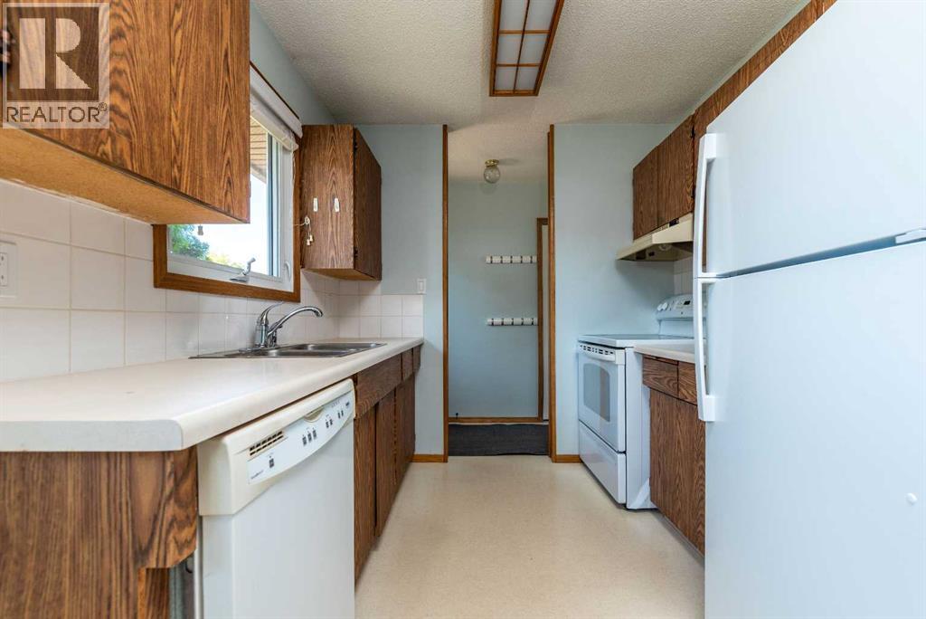 3408 52 Avenue Property Photo 7