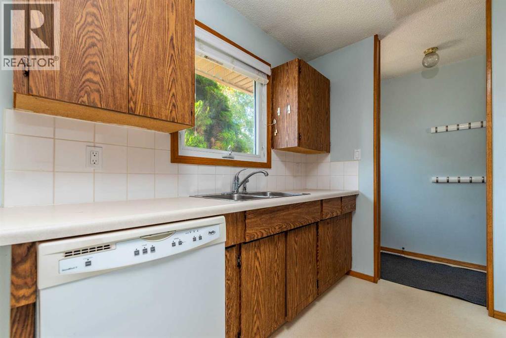 3408 52 Avenue Property Photo 8