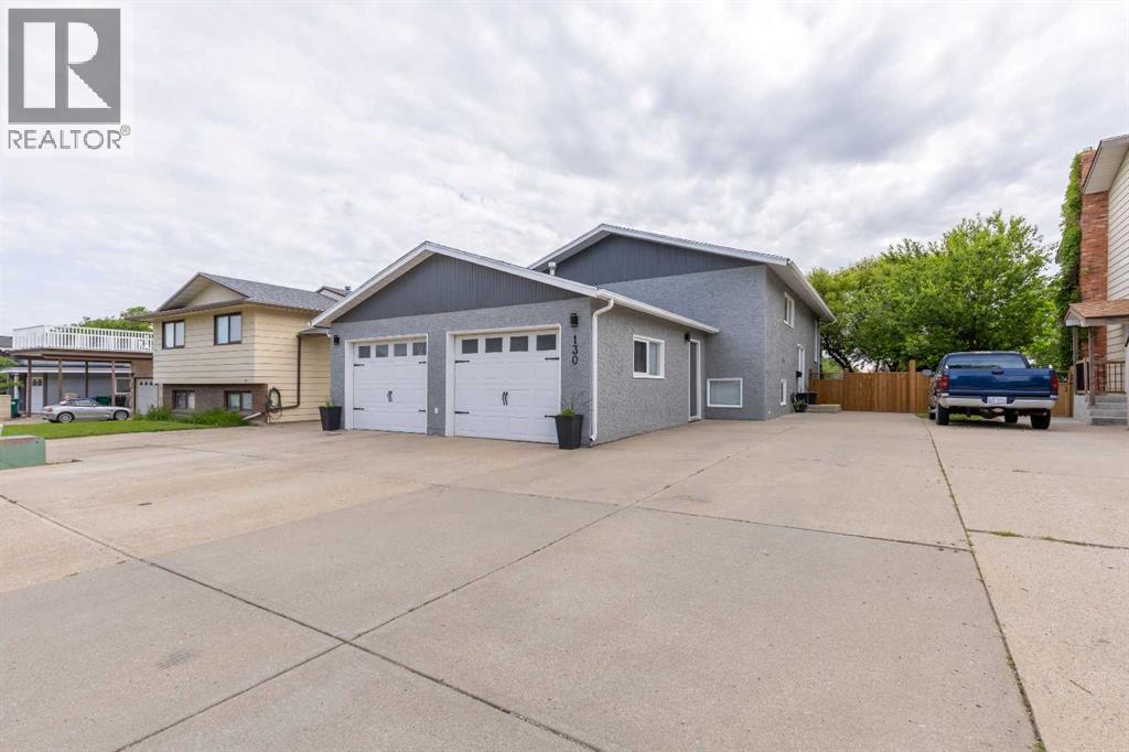 130 Chippewa Crescent W Property Photo 2
