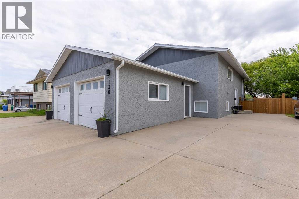 130 Chippewa Crescent W Property Photo 3