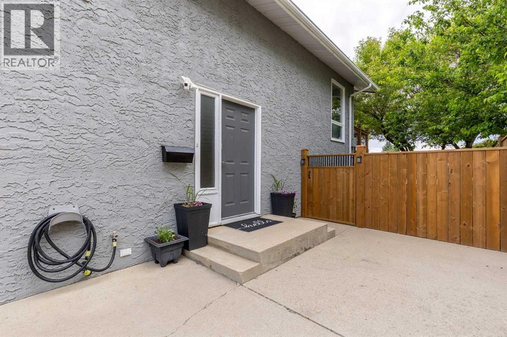 130 Chippewa Crescent W Property Photo 4