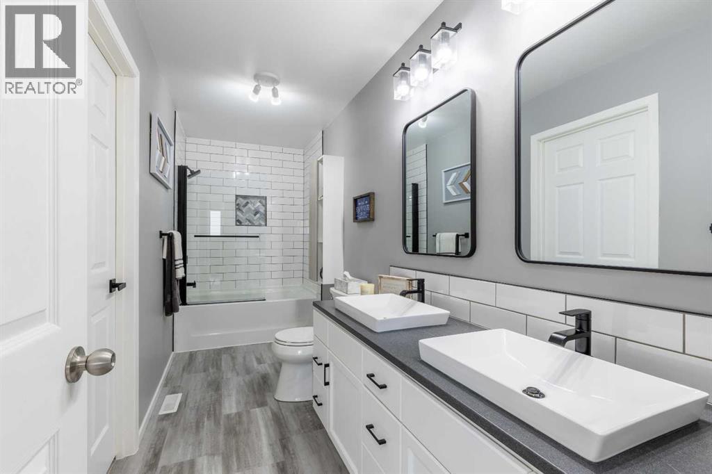 130 Chippewa Crescent W Property Photo 15