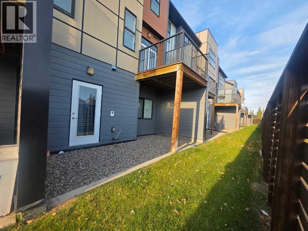 69 Aquitania Circle West Property Photo 4