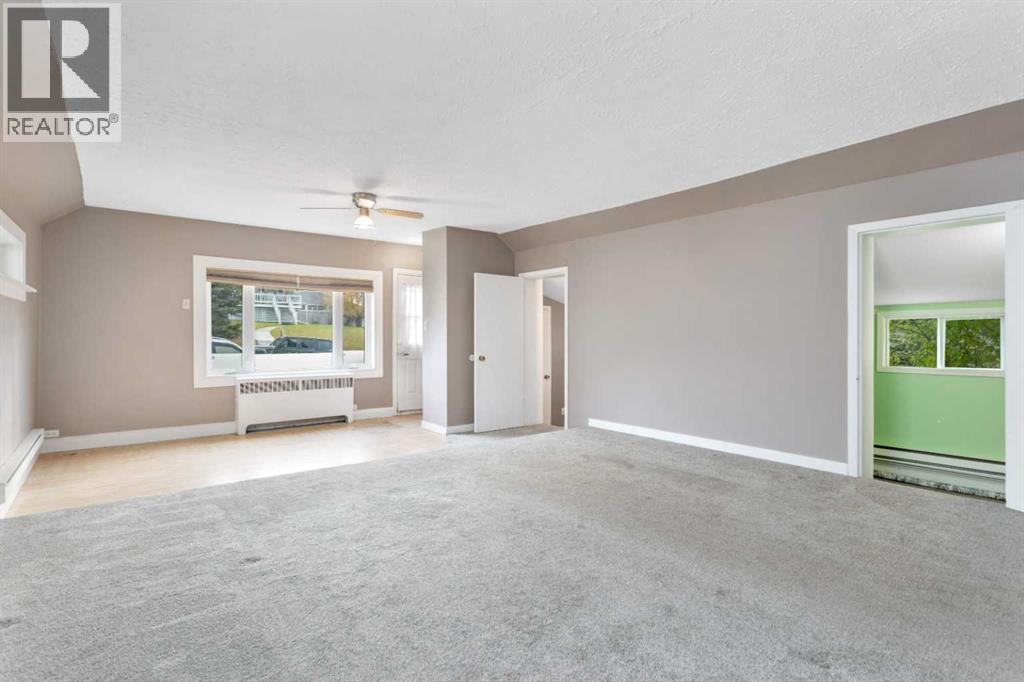 5020 51 Street Property Photo 4